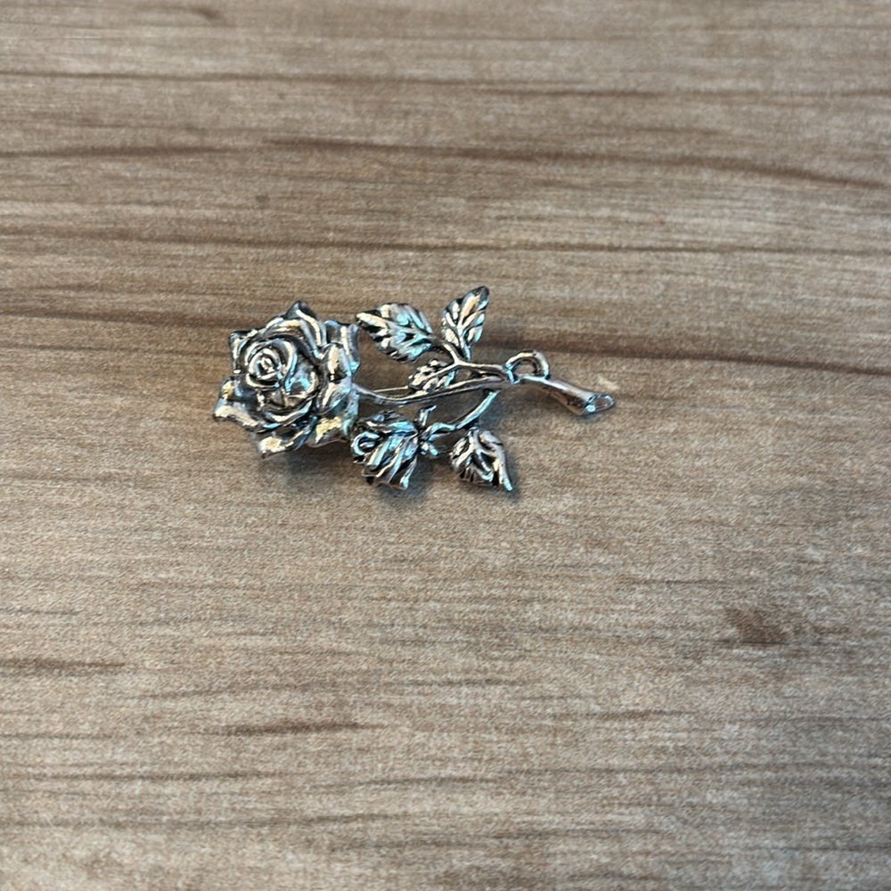 Vintage Pin Brooch Silver Toned Rose.🔴 - Picture 2 of 3